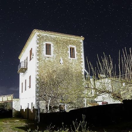Μαγεμένος Πύργος Στις Θαλάμες Apartment Koumani Bagian luar foto