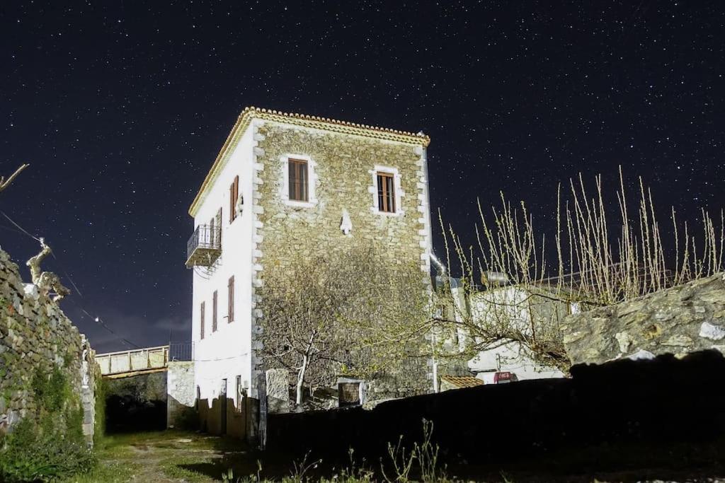 Μαγεμένος Πύργος Στις Θαλάμες Apartment Koumani Bagian luar foto