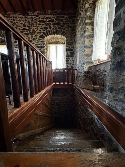 Μαγεμένος Πύργος Στις Θαλάμες Apartment Koumani Bagian luar foto