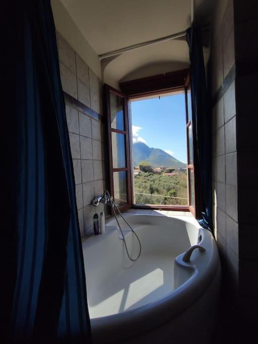 Μαγεμένος Πύργος Στις Θαλάμες Apartment Koumani Bagian luar foto