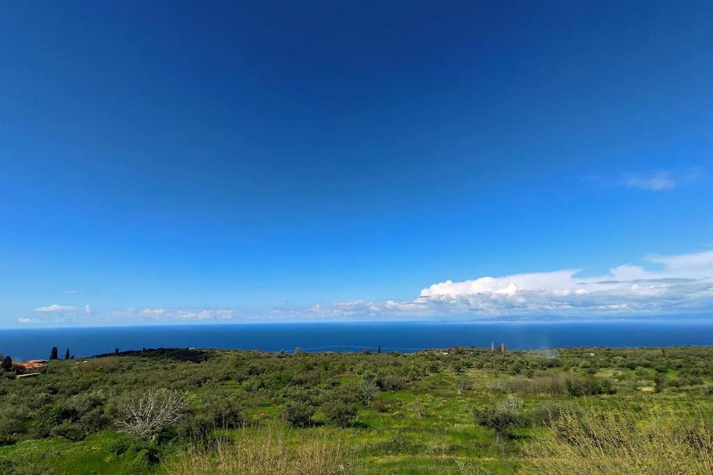 Μαγεμένος Πύργος Στις Θαλάμες Apartment Koumani Bagian luar foto